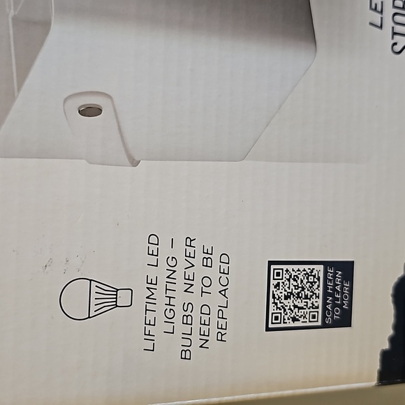 Conair - Crystal Clear LED Makeup Storage Mirror Case - Picture 2 of 10